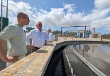 El Govern invertirá más de 6 millones de euros en la renovación integral de la depuradora de Formentera El conseller balear Juan Manuel Lafuente y el presidente Óscar Portas en la visita hoy a la EDAR de Formentera