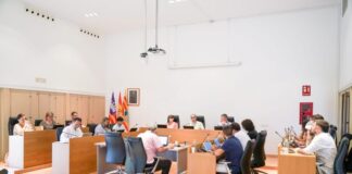 Óscar Portas anuncia la cesión de tres solares para la construcción de vivienda en la primera sesión del debate sobre el estado de Formentera