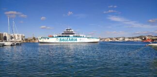 A Baleària a l’estiu: Residents? No, gràcies Vaixell de Baleària al port d'Eivissa