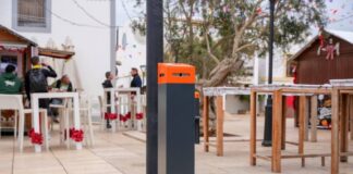 El Consell de Formentera impulsa una campaña piloto de recogida y reciclaje de colillas bajo el mensaje ‘No ensucies la isla’ Ceniceros para reciclado colillas ubicados en el Mercat de Nadal