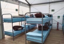 Formentera reclama ayuda a la Delegación del Gobierno para hacer uso de forma excepcional de la carpa del puerto ante la llegada masiva de menores migrantes no acompañados Carpa acogida migrantes
