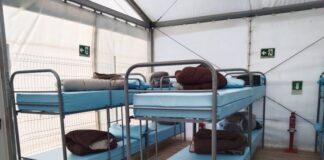 Formentera reclama ayuda a la Delegación del Gobierno para hacer uso de forma excepcional de la carpa del puerto ante la llegada masiva de menores migrantes no acompañados Carpa acogida migrantes