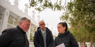 El presidente del Consell de Formentera visita las excavaciones del V Pla de Fosses en el Cementeri Nou de Sant Francesc V Plan de Fosas