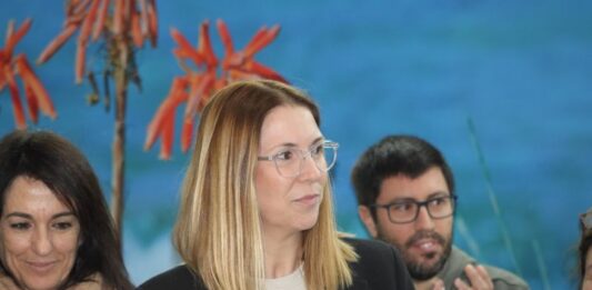 La senadora Massanet pide al Govern balear un reparto justo y solidario de los menores recién llegados