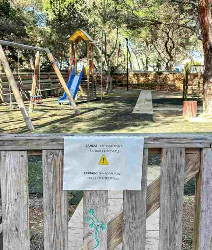 Parque infantil es Pujols cerrado al público hasta nuevo aviso