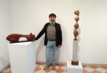 La sugerencia de la madera en la exposición de Eduard Cortina Formentera Art Eduard Cortina