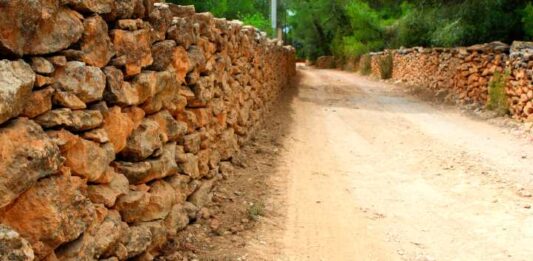 Formentera obri la convocatòria d’ajudes per a la conservació del patrimoni cultural i la rehabilitació de parets de pedra seca per a 2026