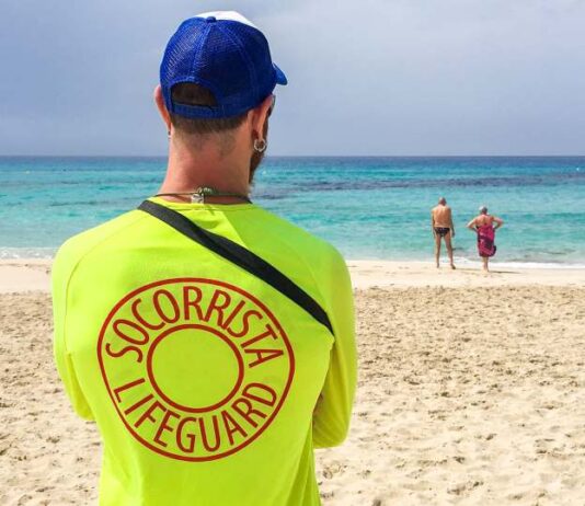 Rescatada una persona con síntomas de ahogamiento en la zona de s’Espalmador Servicio de Socorristas en Formentera