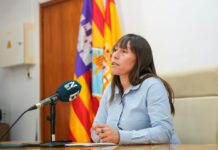 El Consell de Formentera traslada a los concesionarios de playas la resolución de Costas y les informa de la reducción de 681 hamacas y 339 sombrillas Verónica Castelló