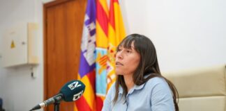 El Consell de Formentera traslada a los concesionarios de playas la resolución de Costas y les informa de la reducción de 681 hamacas y 339 sombrillas Verónica Castelló