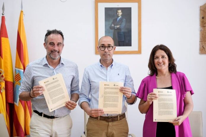 Firma convenio entre IBAVI e IBDona Formentera Firma convenio entre IBAVI e IBDona Formentera