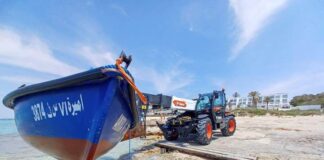 El Consell retira diez embarcaciones de migración irregular del litoral de Formentera y alerta de la saturación del área de residuos Retirada pateras