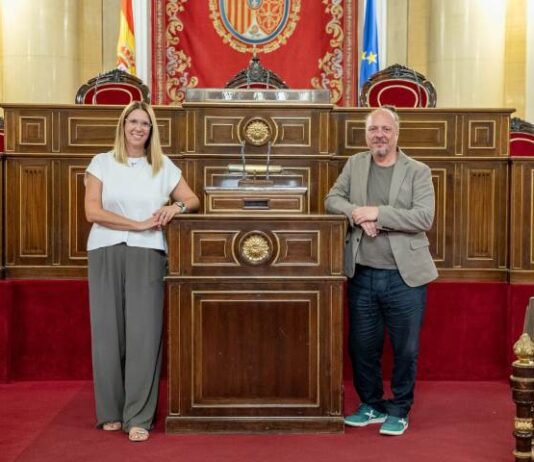Neus Massanet, nova senadora d’Eivissa i Formentera després d’acatar la Constitució
