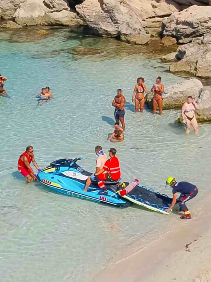 La persona ha dido atendida en un primer momento a pie de playa