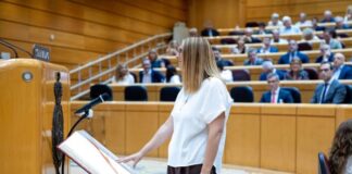 La senadora Neus Massanet participa en su primera sesión en la Cámara Alta