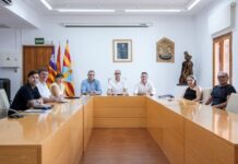 El Consell Insular de Formentera aborda con Marí Bosó, Miquel Jerez y los afectados por los deslindes la modificación de la Ley de Costas