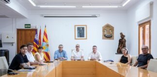 El Consell Insular de Formentera aborda con Marí Bosó, Miquel Jerez y los afectados por los deslindes la modificación de la Ley de Costas