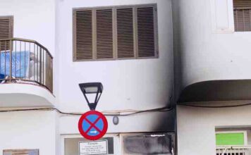 Bomberos de Formentera intervienen en un incendio en una sala de contadores de Sant Ferran