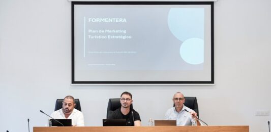 Formentera presenta el Plan de marketing turístico de Formentera para reforzar los extremos de temporada y mejorar la gestión del destino