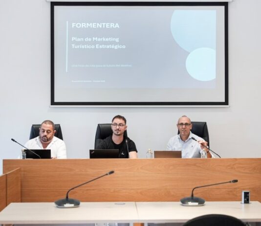 Formentera presenta el Plan de marketing turístico de Formentera para reforzar los extremos de temporada y mejorar la gestión del destino